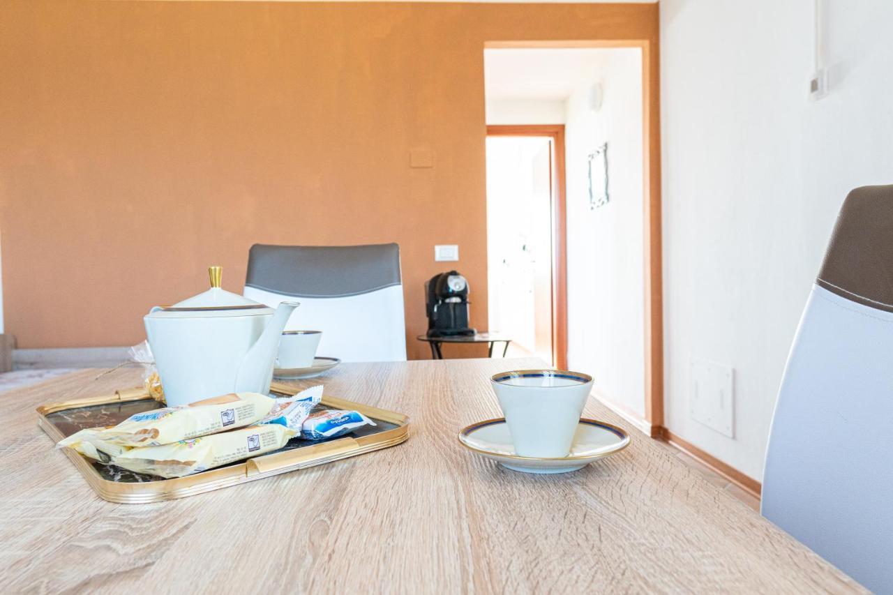 Aparthotel Gold Oasi - Business Solution Ferrara Exterior foto