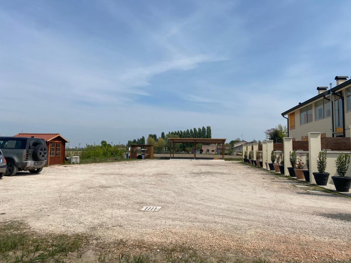 Aparthotel Gold Oasi - Business Solution Ferrara Exterior foto